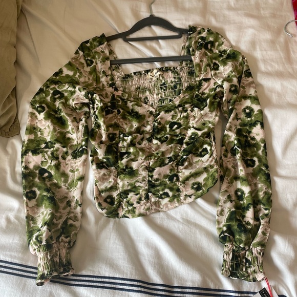 Open Edit Blouse - Picture 2 of 3